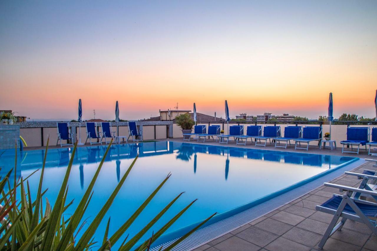 Renzo Hotel Cesenatico Exterior photo