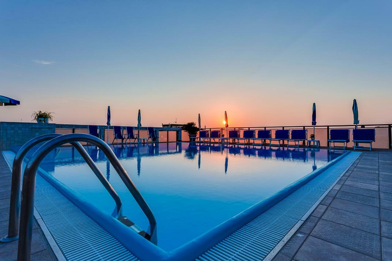 Renzo Hotel Cesenatico Exterior photo